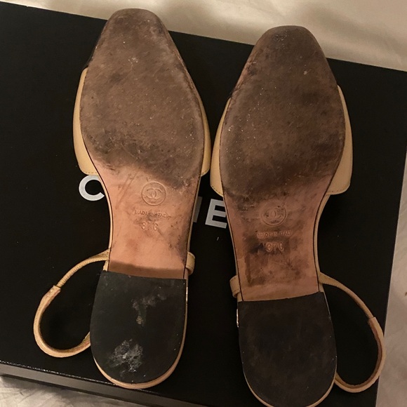 CHANEL Beige and Black Slingback Flats - Picture 5 of 7